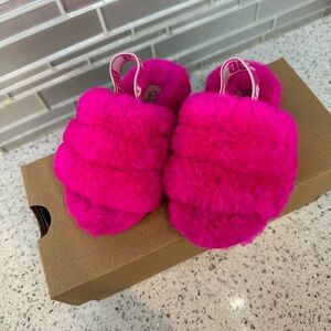 UGG fluff yeah toddler slippers size 9. Used excellent condition.